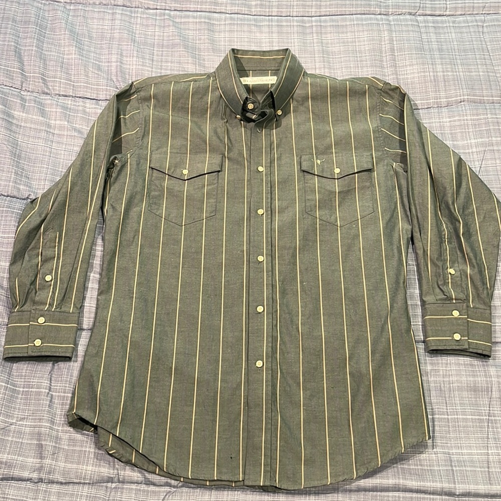 Longhorn by Niver Western Wear Long sleeved western shirt. Men’s 16 x 32.